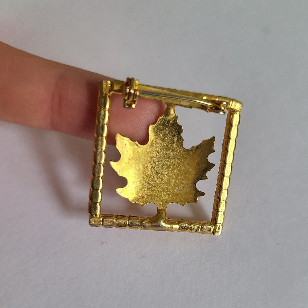 Vintage Gilded Gold Tone Rhinestone Square Canada Maple Leaf Brooch Pin - Picture 10 of 12